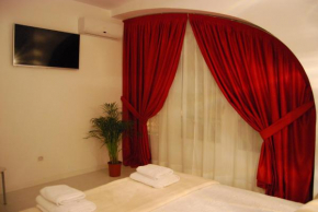 Гостиница Hostal PETITE MAMAN  Мадрид